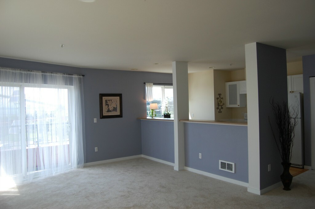 Property Photo: 524 6th Ave W 210 WA 98119