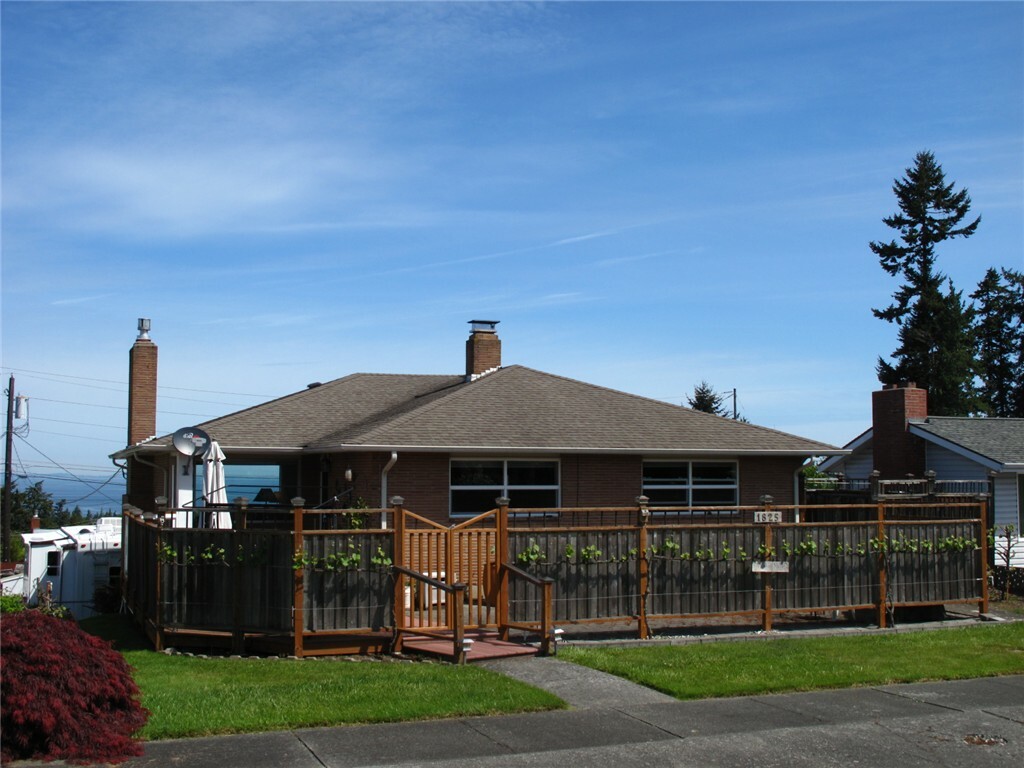 Property Photo:  1825 E 5th St  WA 98362 