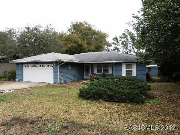 Property Photo: 713 Queen Rd FL 32086