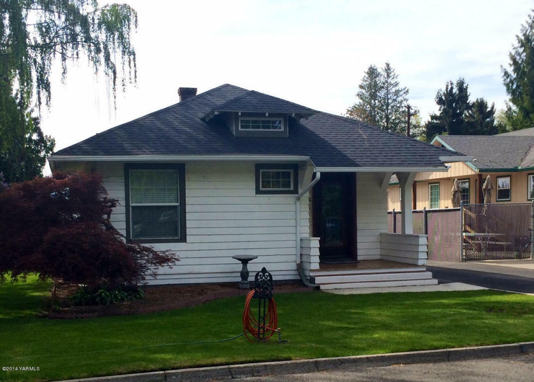 Property Photo: 16 N 37th Ave WA 98902