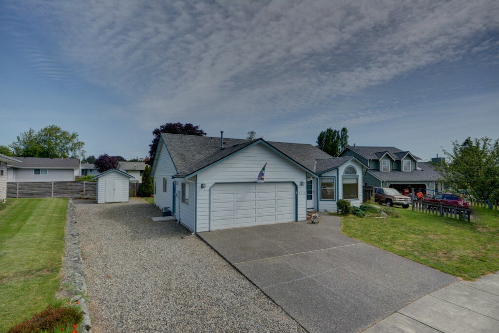 Property Photo:  430 SW Erie Cir  WA 98277 