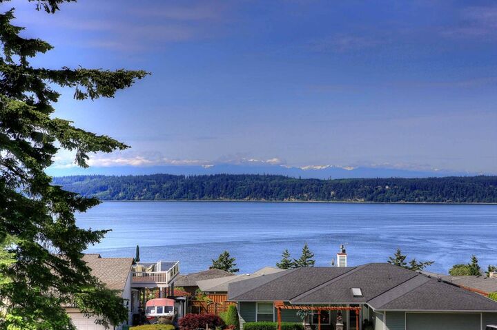 Property Photo: 746 Malabar Dr WA 98282