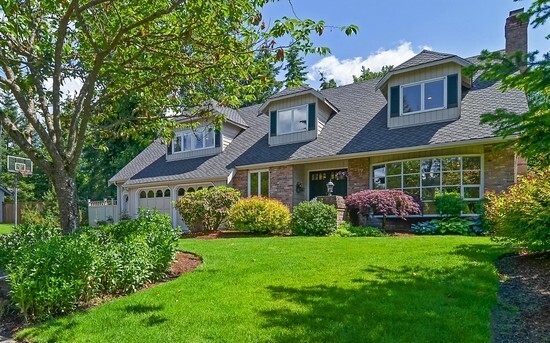 Property Photo:  2516 Medina Cir  WA 98039 