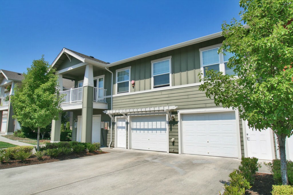 Property Photo: 22657 NE Alder Crest Dr 204 WA 98053