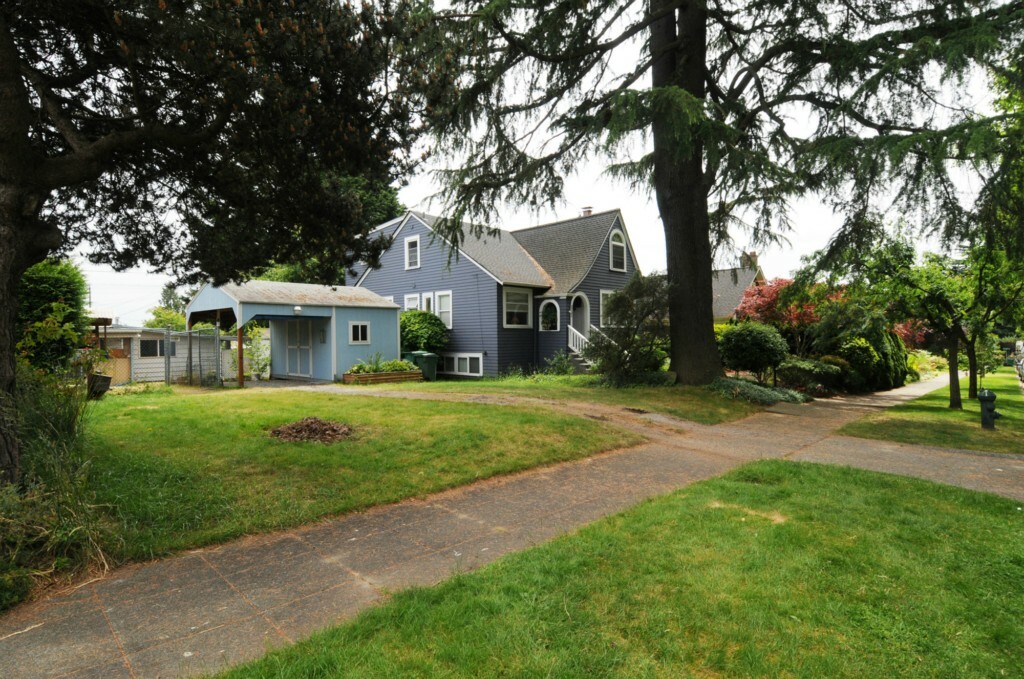 Property Photo:  5738 34th Ave NE  WA 98105 