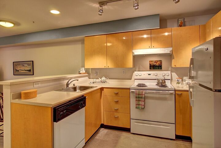 Property Photo:  425 Vine St 410  WA 98121 