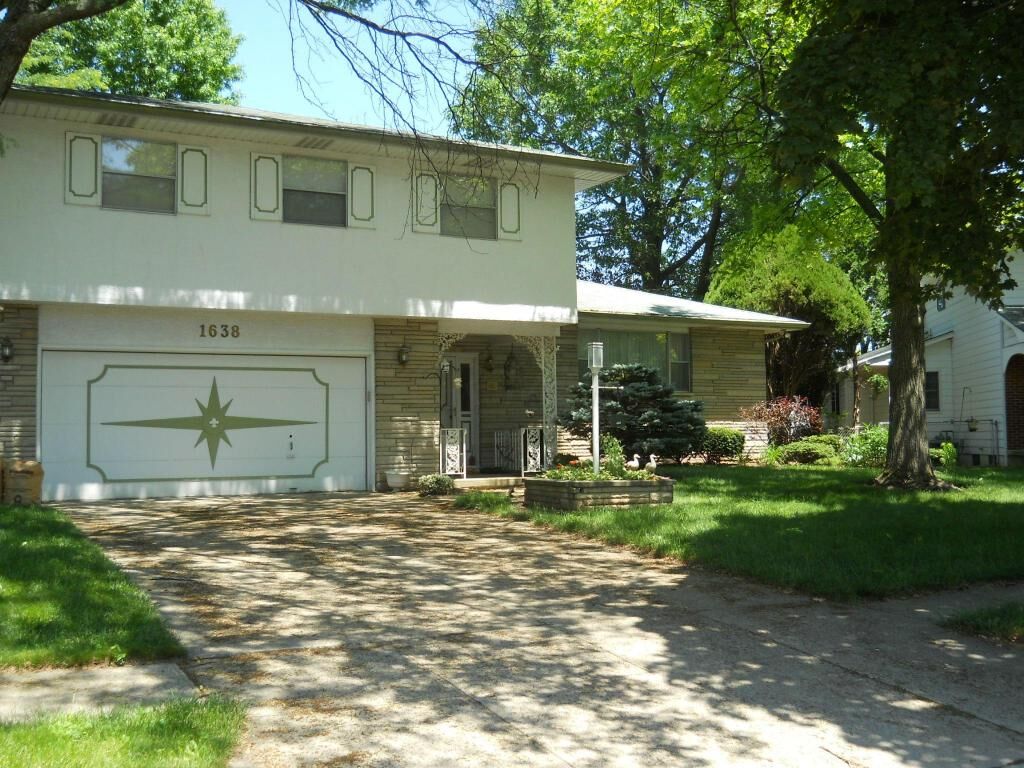 Property Photo:  1638 N Arrowood N Loop  OH 43229 