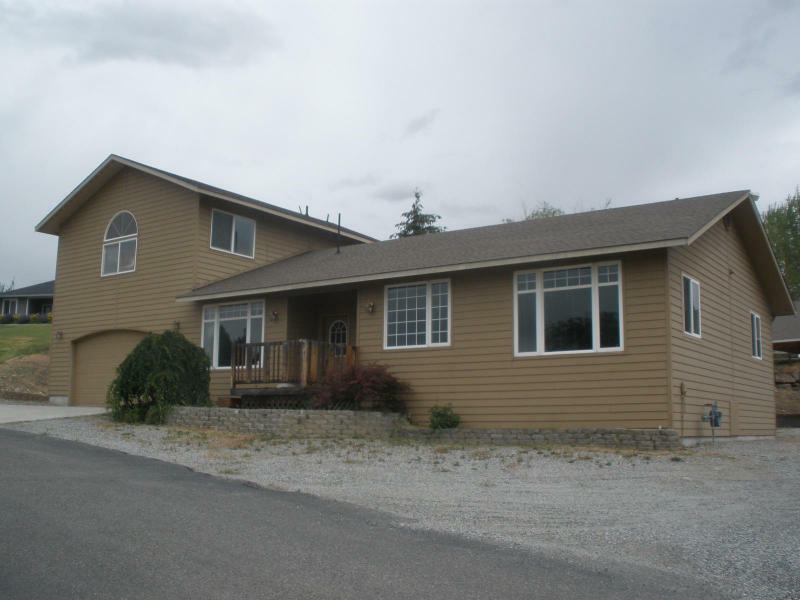 Property Photo:  903 Highline Dr  WA 98802 