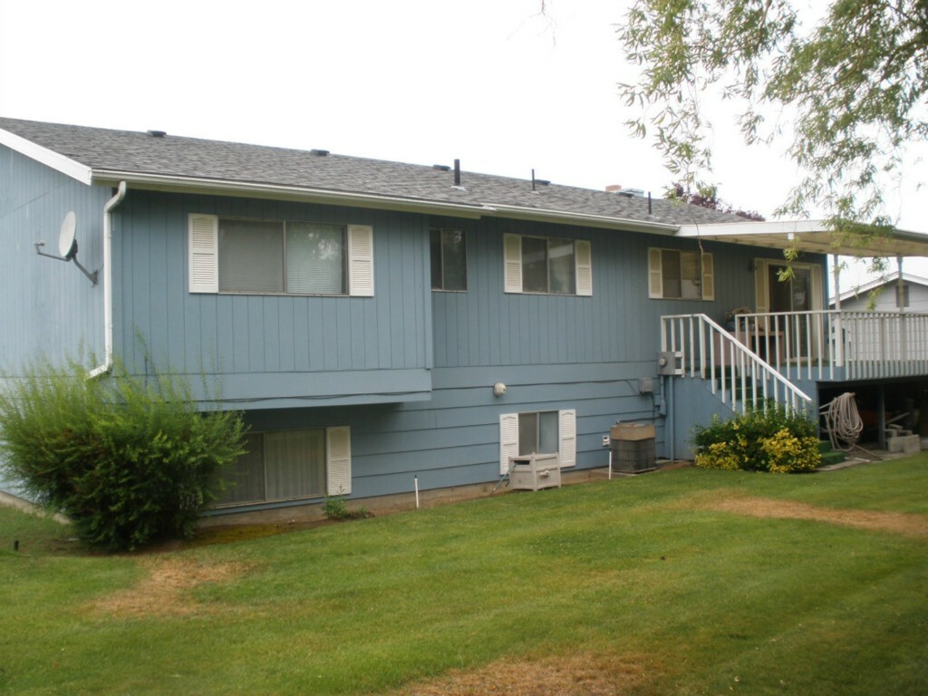 Property Photo:  619 NE 15th St  WA 98802 