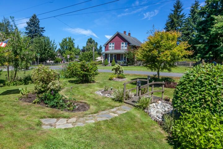 Property Photo: 1801 7th St WA 98290
