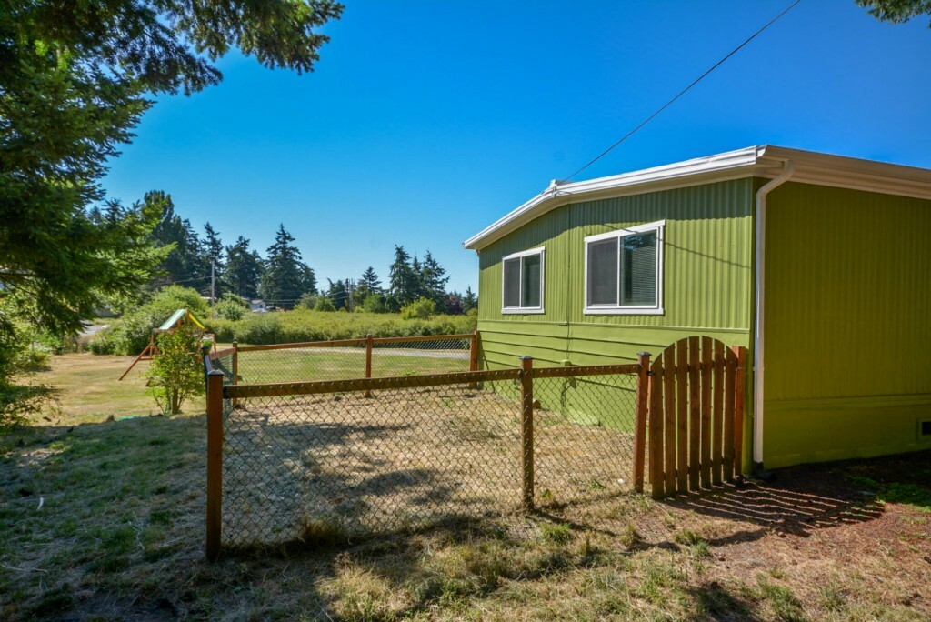 Property Photo:  999 Donald Ave  WA 98277 