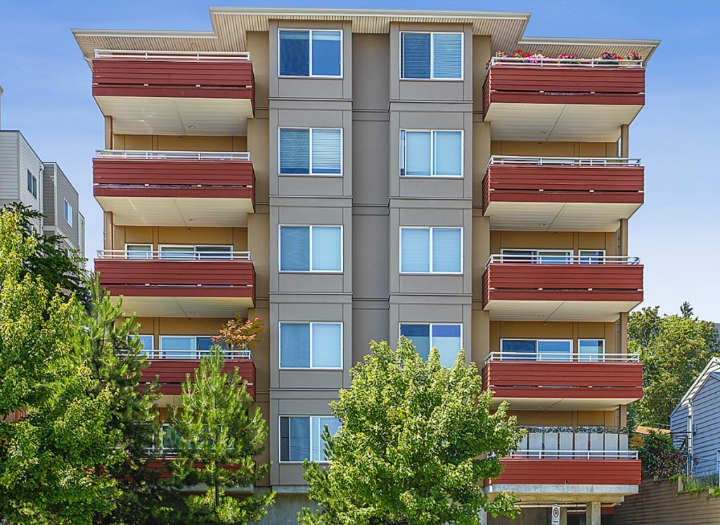 Property Photo: 3112 SW Avalon Wy 203 WA 98126
