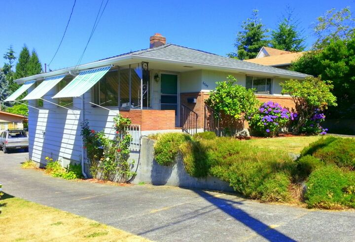 Property Photo:  6545  40th Avenue NE  WA 98115 