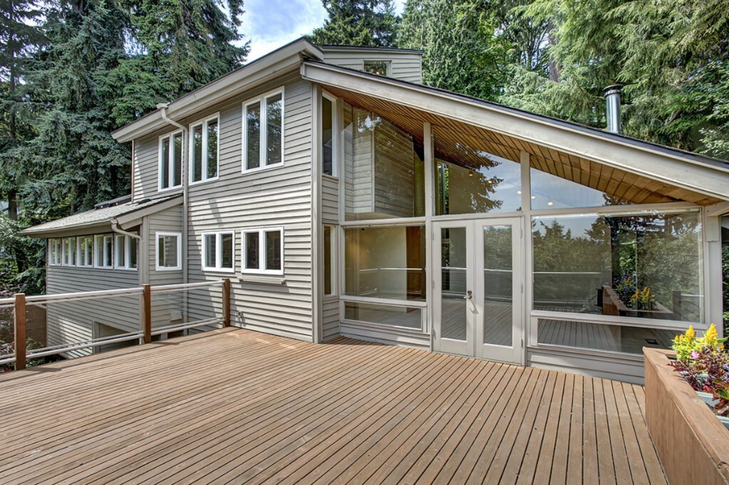 Property Photo: 5009 E Mercer Wy WA 98040