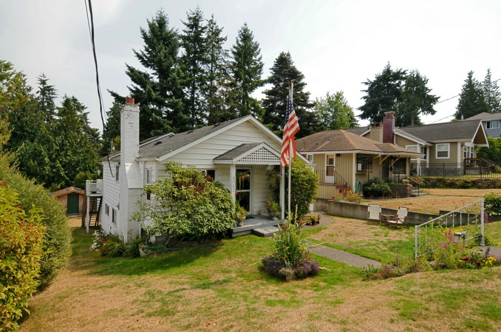 Property Photo:  4042 31st Ave W  WA 98199 