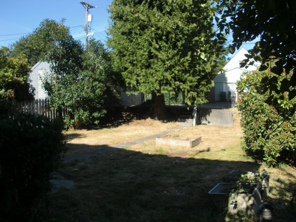 Property Photo: 911 S Ridgewood Ave WA 98405