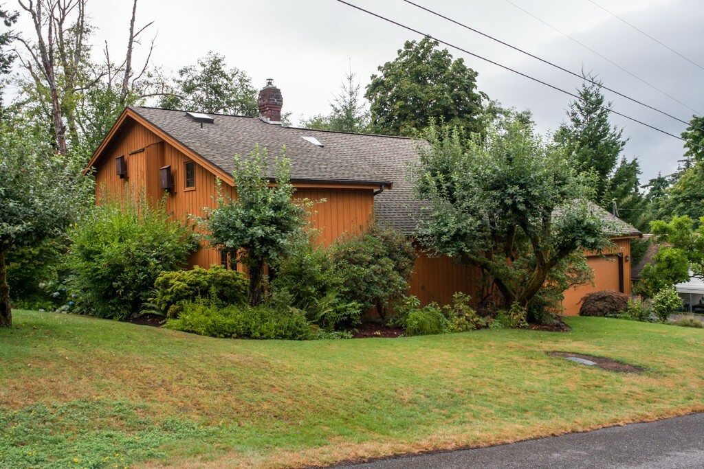 Property Photo:  1213 Xenia St  WA 98229 