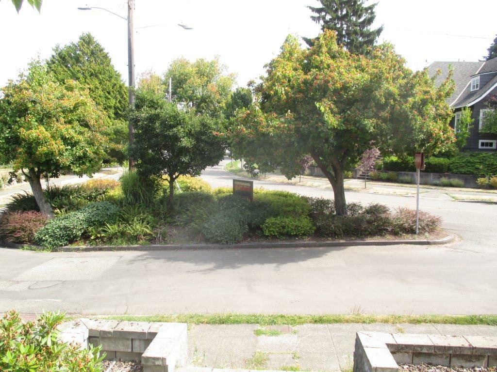 Property Photo:  2459 1st Ave W  WA 98119 