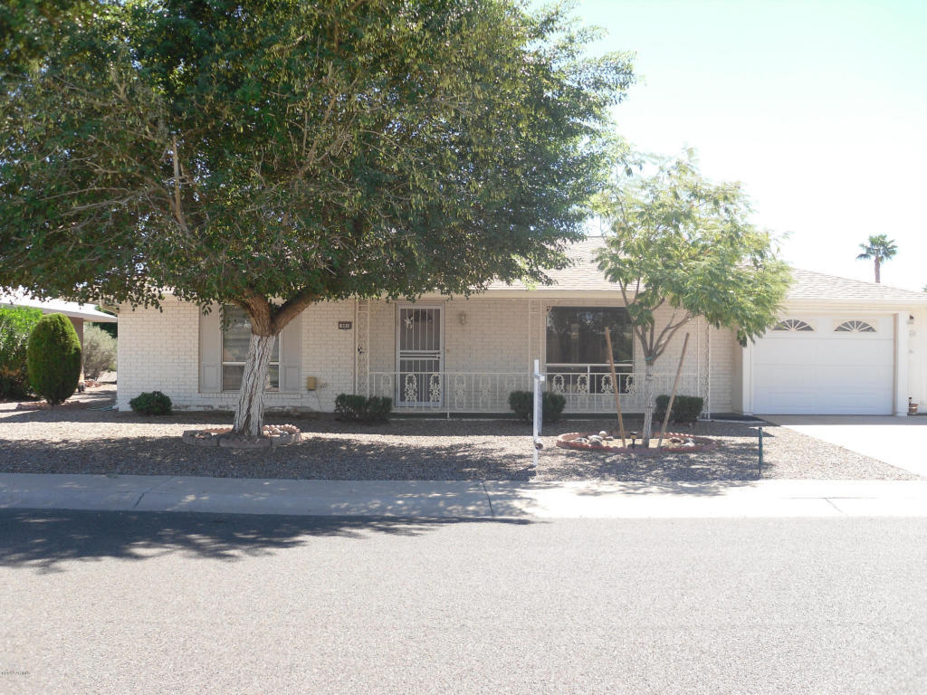 Property Photo: 9916 W Kingswood Circle AZ 85351