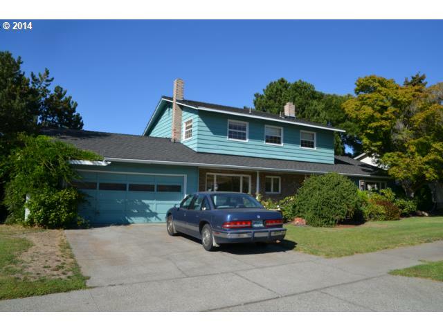 Property Photo: 1403 E 19th St OR 97058