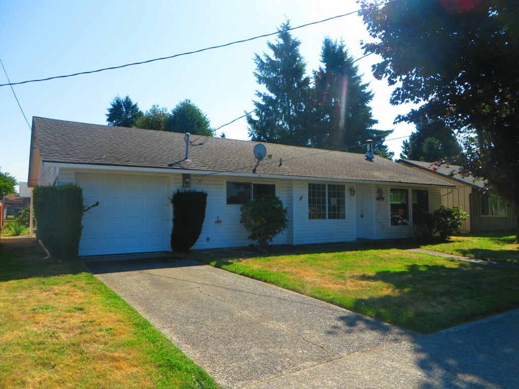 Property Photo:  1000 D St SE  WA 98002 