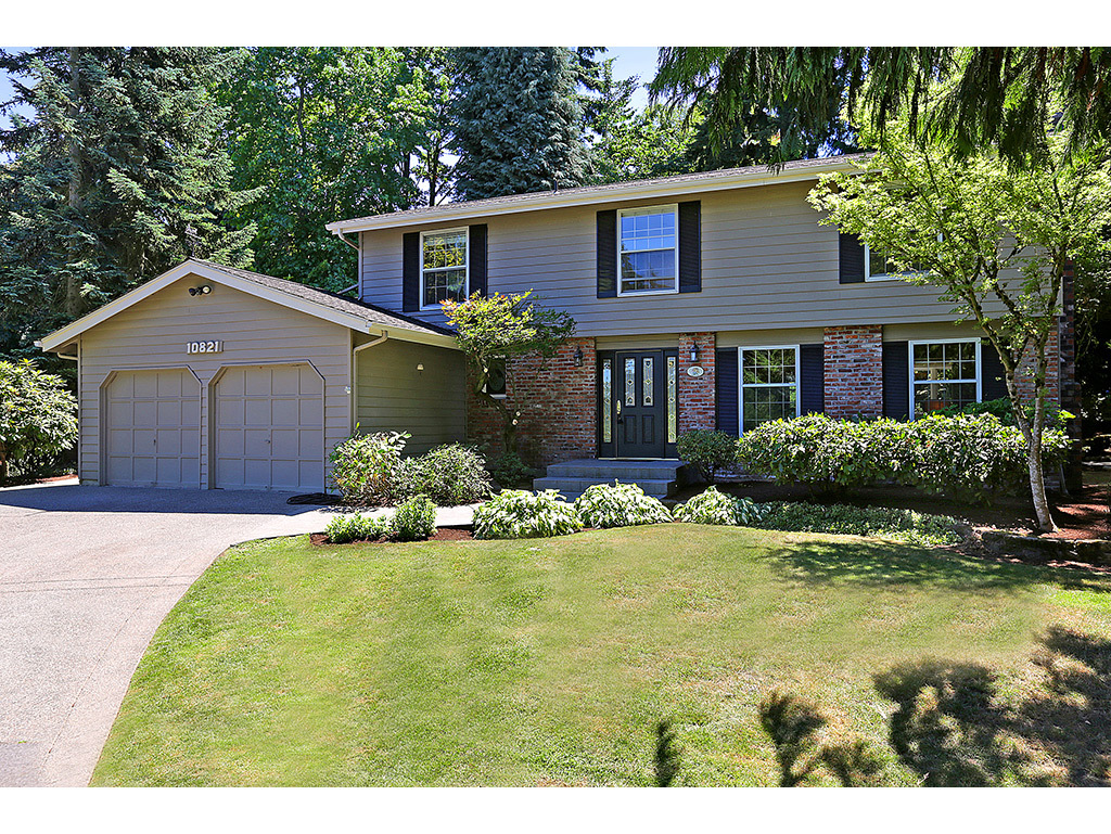 Property Photo: 10821 SE 23rd St WA 98004