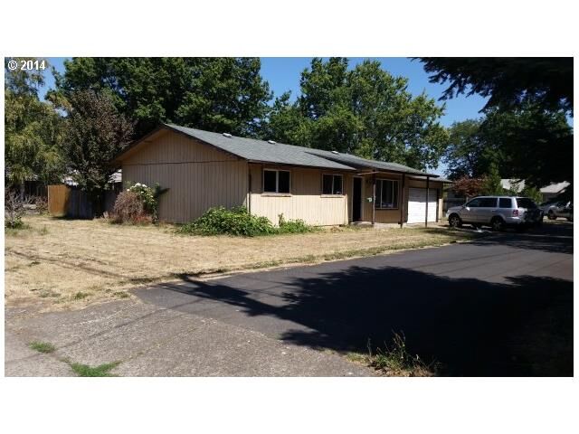 Property Photo: 925 Williams St OR 97402