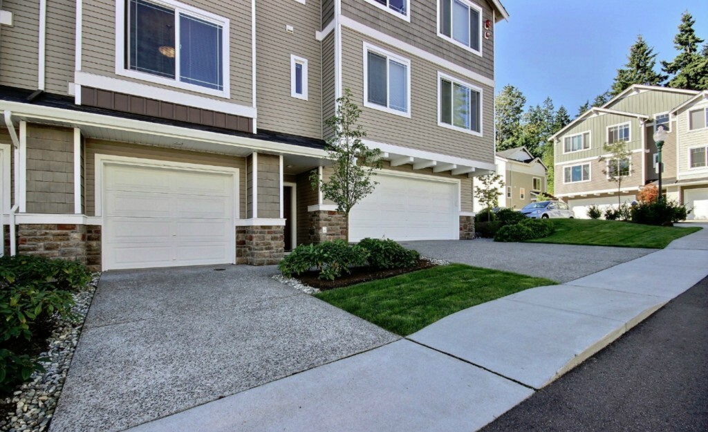 Property Photo:  15720 Manor Wy L5  WA 98087 