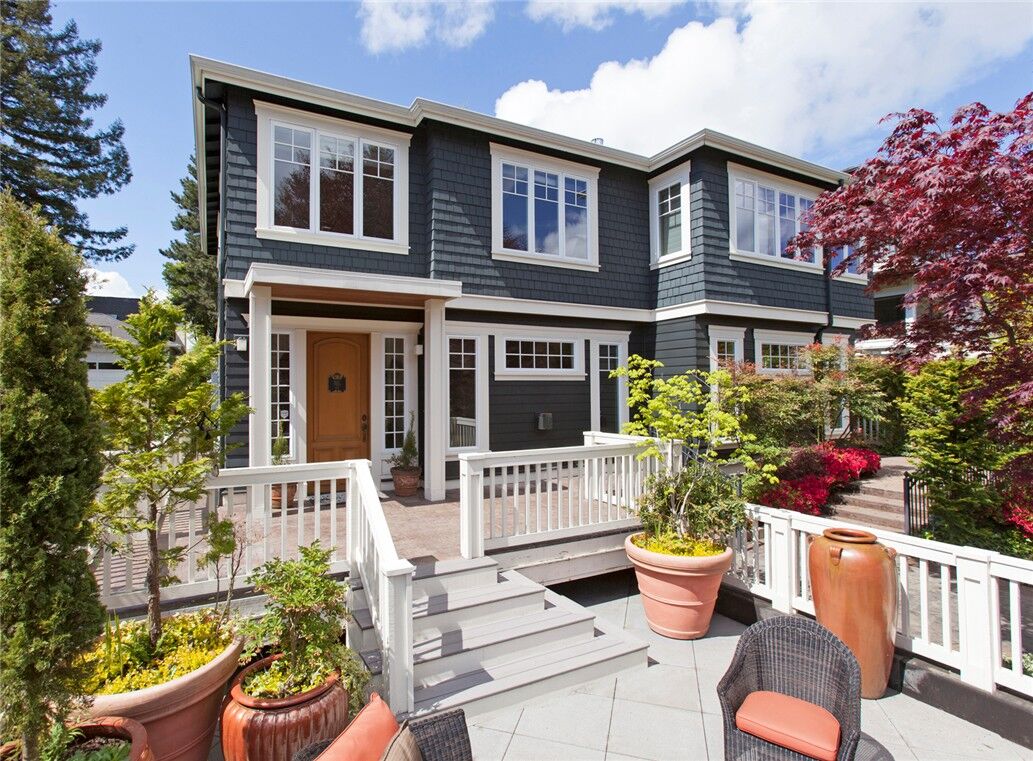 Property Photo:  1411 6th Ave W  WA 98119 