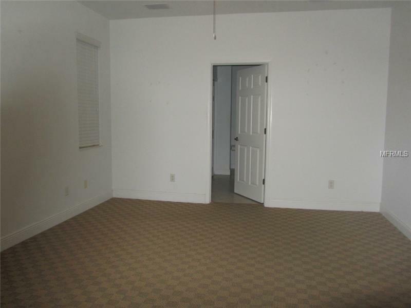 Property Photo:  1016 Caravel Court  FL 34689 