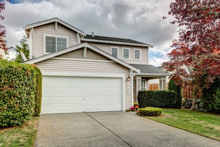 Property Photo:  940 242nd Ct SE  WA 98075 