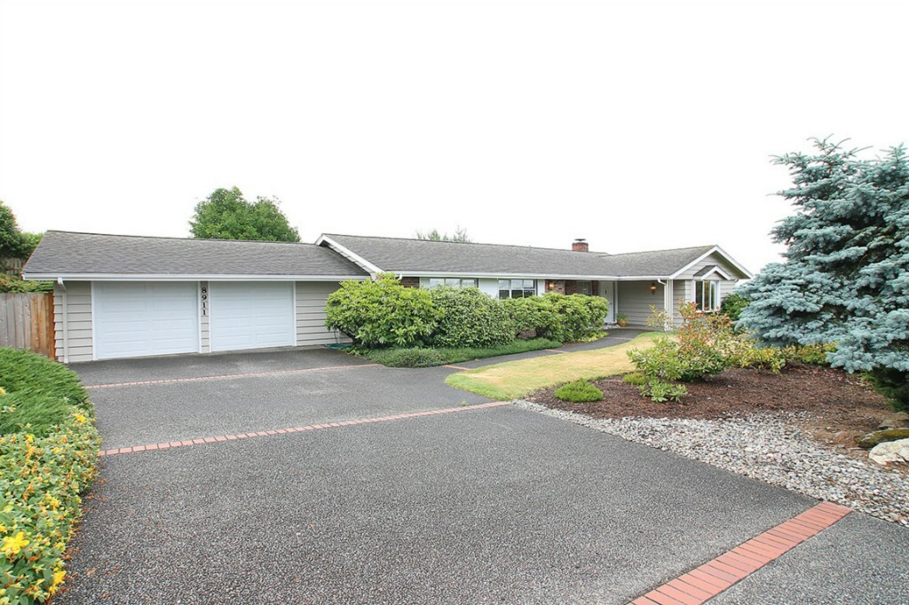 Property Photo: 8911 NE 19th St WA 98004