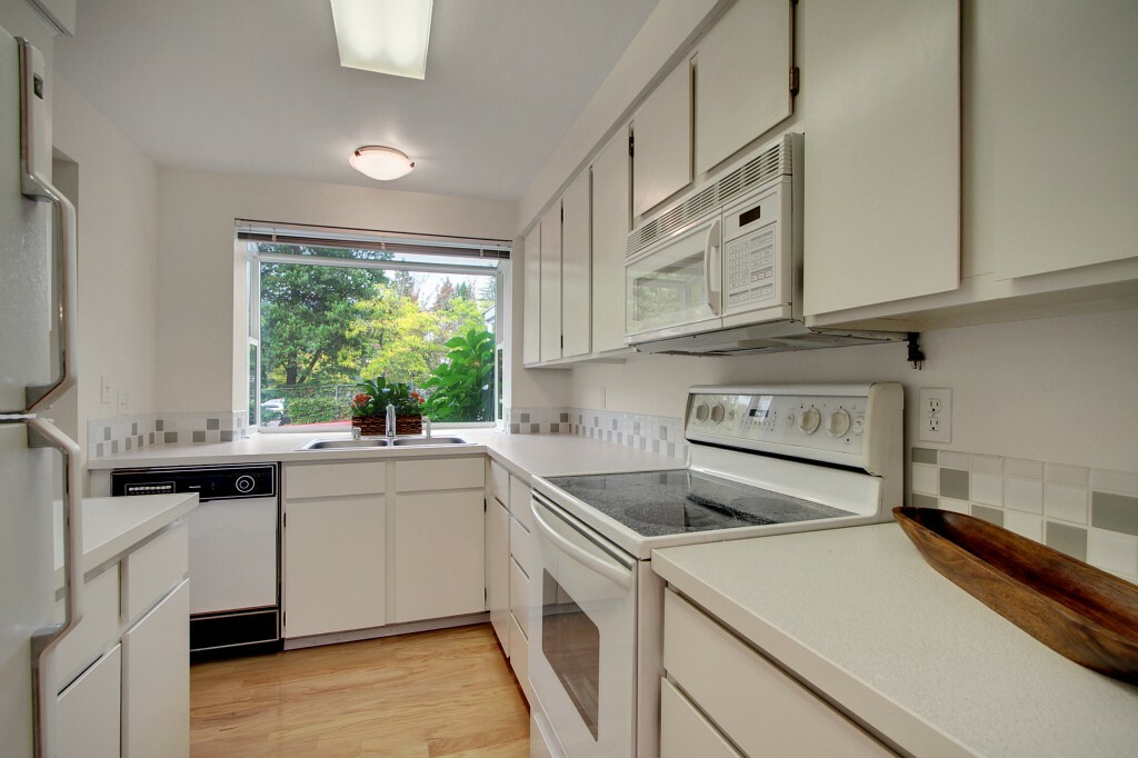Property Photo: 12822 SE 41st Lane G104 WA 98006
