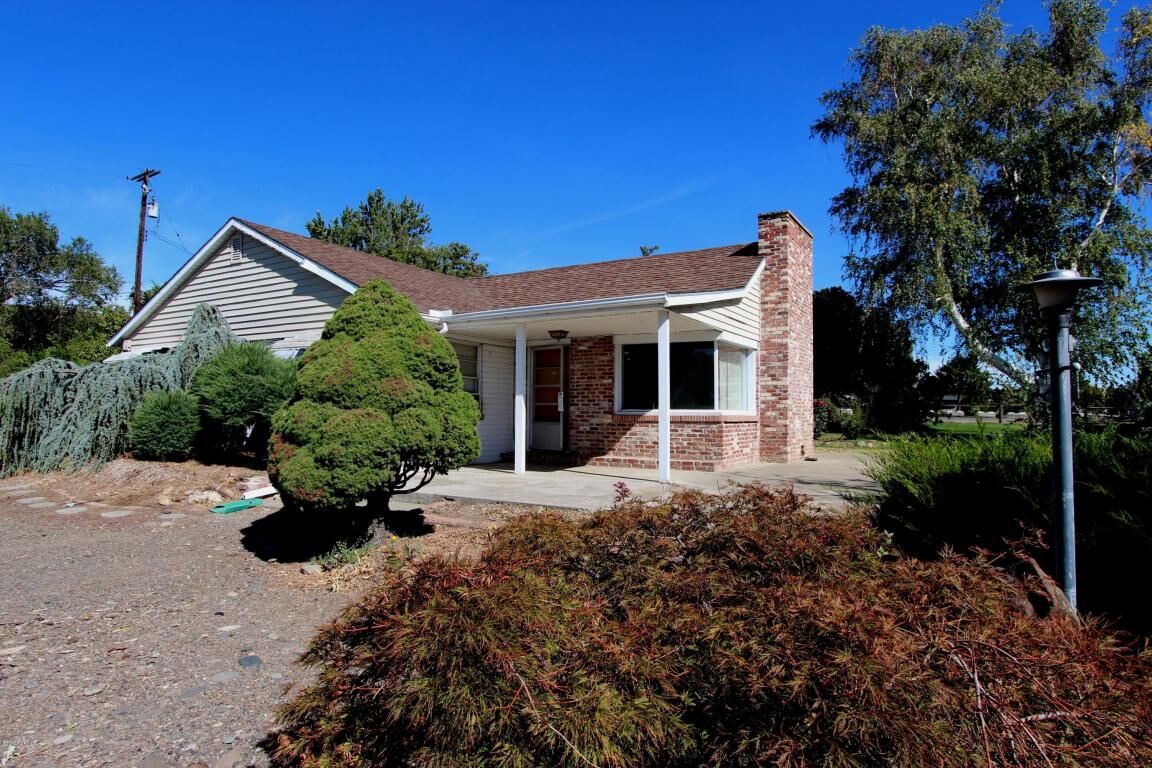 Property Photo: 3601 Hillcroft Way WA 98901