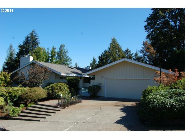 Property Photo: 2325 Trillium St OR 97405
