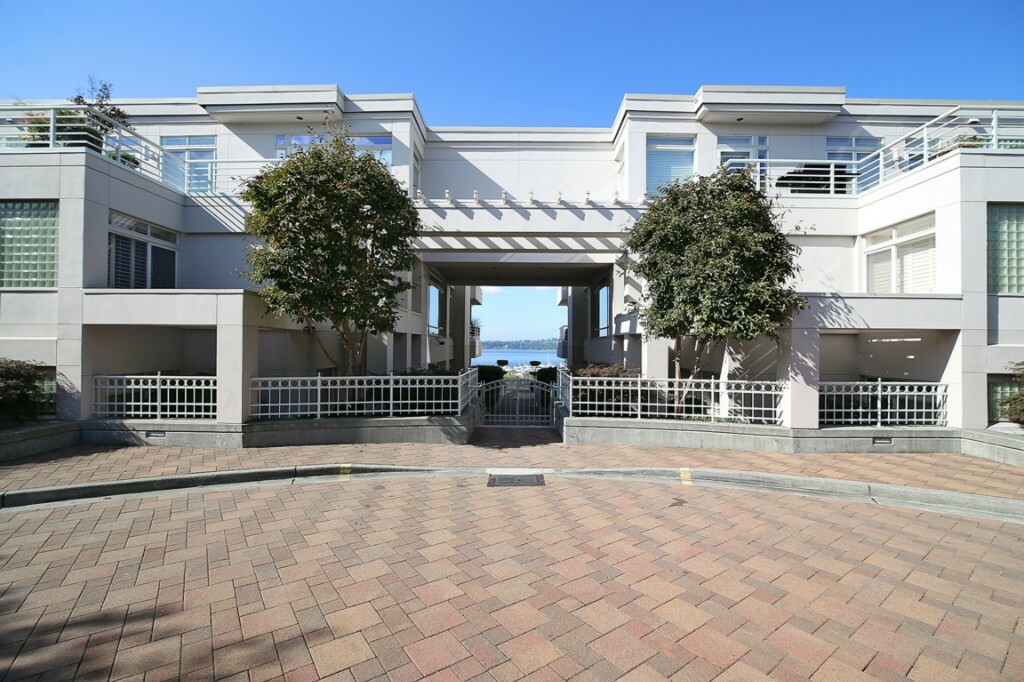 Property Photo: 303 2nd St S C1 WA 98033