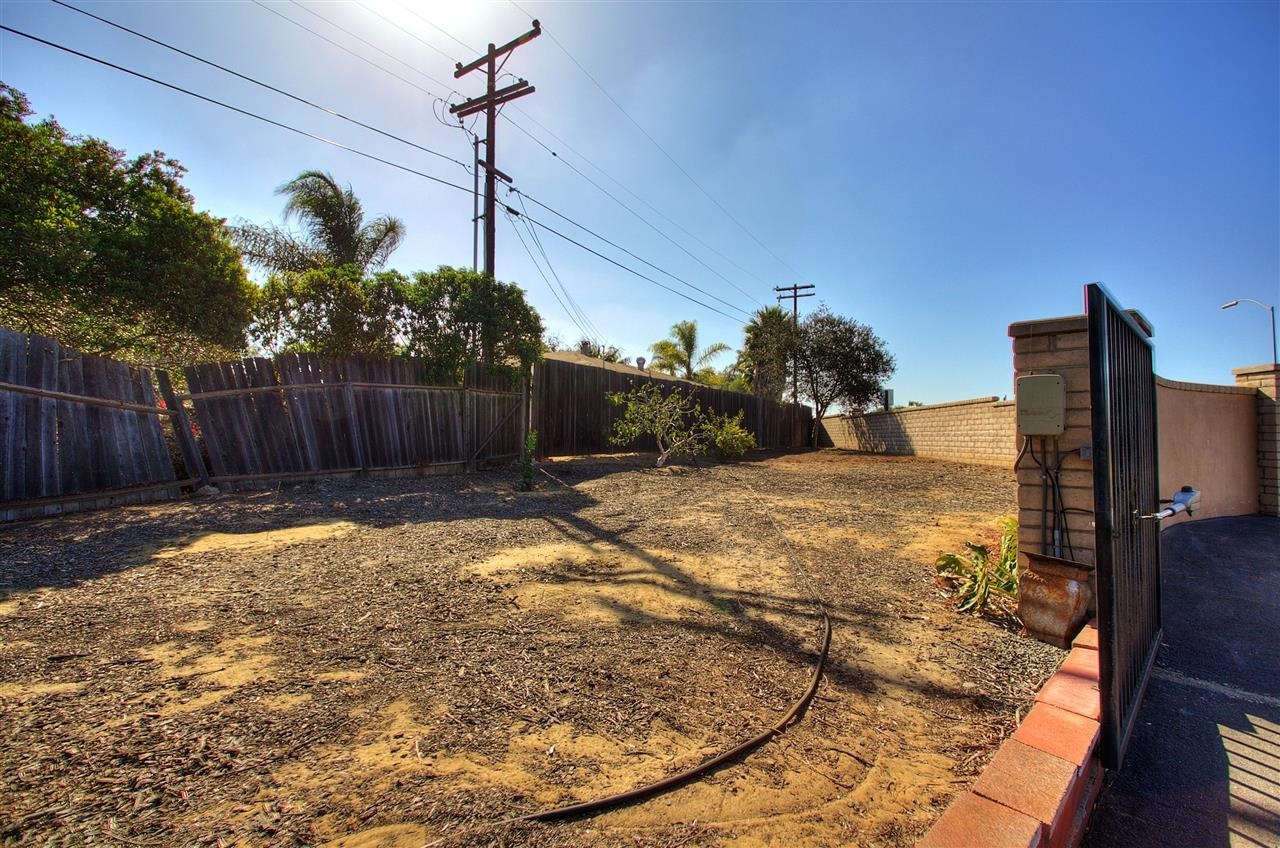 Property Photo: 949 Piraeus CA 92024