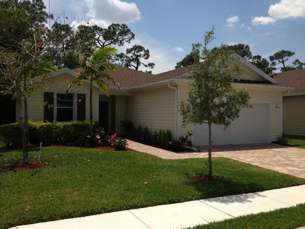 Property Photo:  625 NE Moss Rose Place  FL 34983 