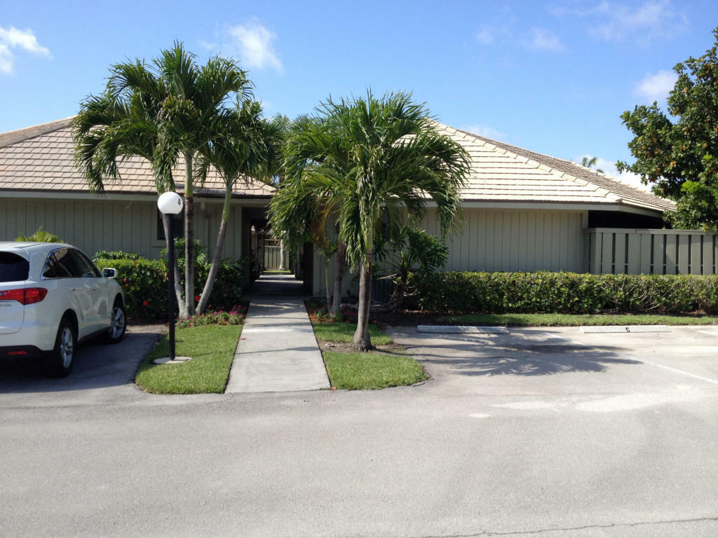 Property Photo:  1127 E Seminole Avenue 4B  FL 33477 