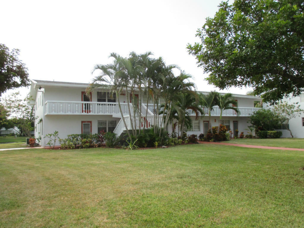 Property Photo: 194 Ellesmere D FL 33442