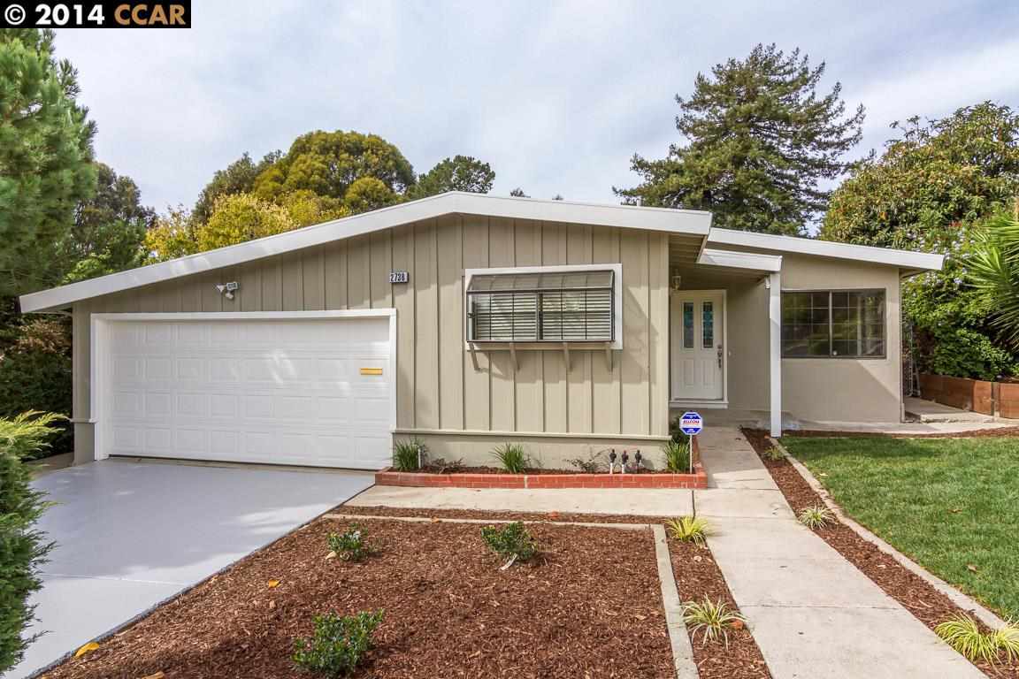 Property Photo:  2738 Barnard St  CA 94806-2706 