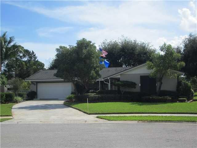 Property Photo:  400 Highwood Circle  FL 33458 