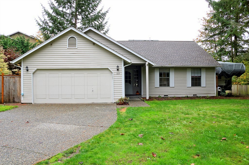 Property Photo:  104 Bremerton Place NE  WA 98059 