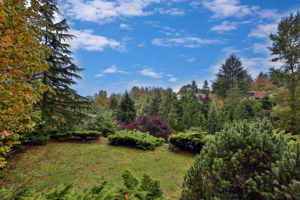 Property Photo:  5220 NE 193rd Place  WA 98155 