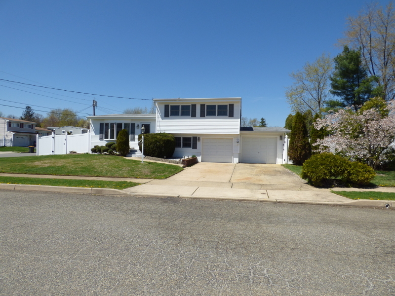 Property Photo: 6 Paul Pl NJ 08857