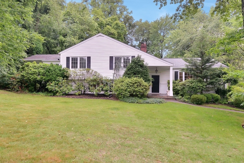 Property Photo: 9 Donnybrook Rd NJ 07645