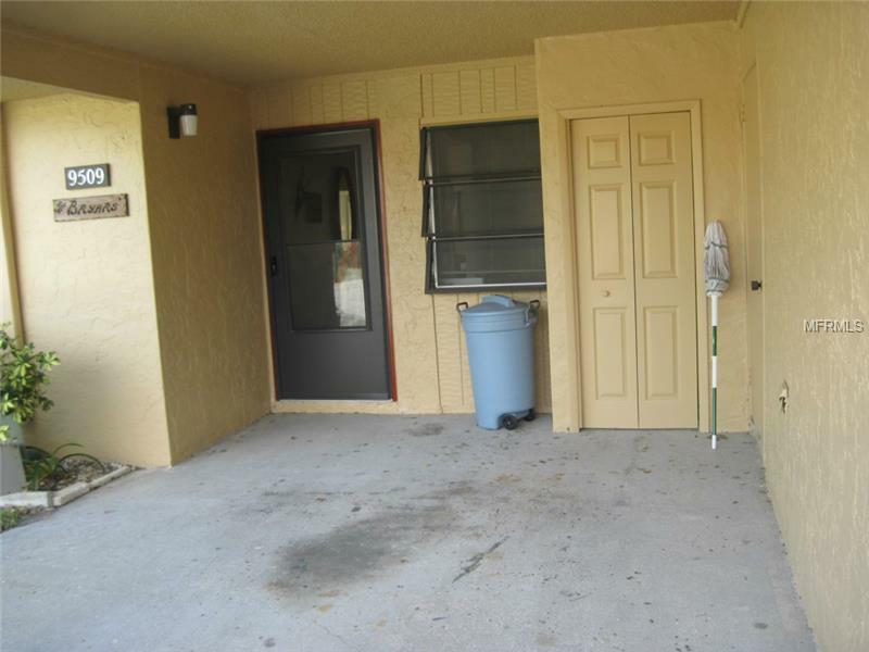 Property Photo:  9509 Valencia Cove 55  FL 34210 