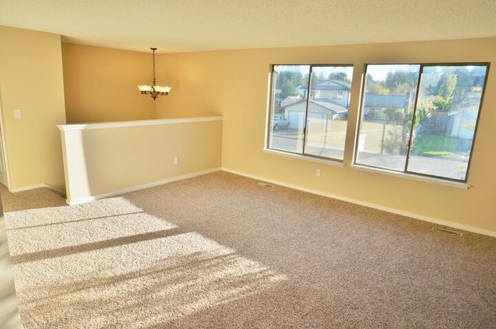 Property Photo: 815 133rd St E WA 98445