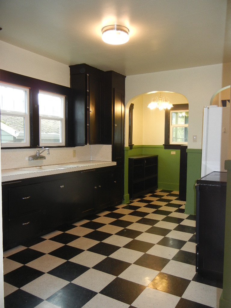 Property Photo: 916 3rd Ave NW WA 98371