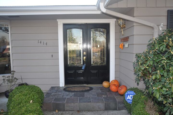 Property Photo:  1414 13th St NE  WA 98002 